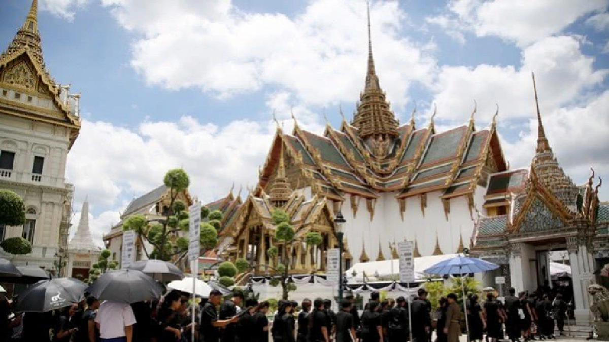 วันที่ 321ประชาชนยังคงกราบพระบรมศพอย่างเนืองแน่น วันที่ 321ประชาชนยังคงกราบพระบรมศพอย่างเนืองแน่น