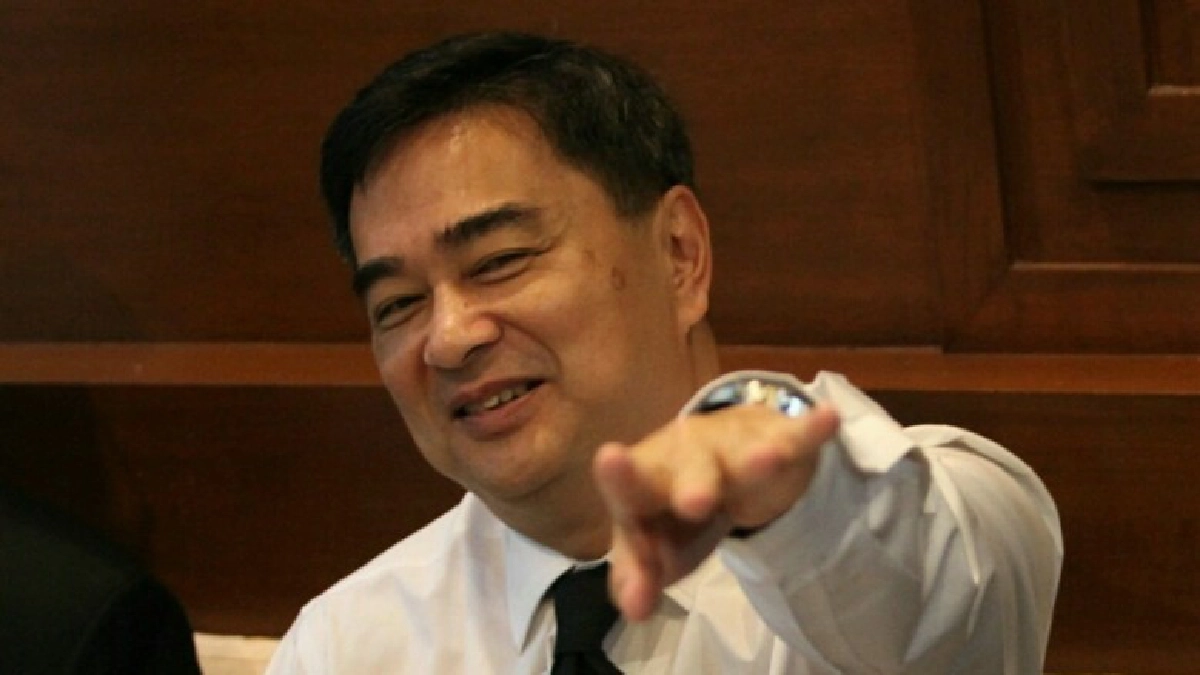 "มาร์ค" อัดแกนนำ นปช. ไร้จุดยืน