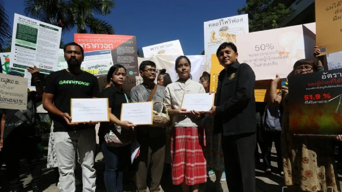 ภาคีเครือข่ายต้านสารพิษยื่นหนังสือถึงนายกฯแบน3สารอันตราย ภาคีเครือข่ายต้านสารพิษยื่นหนังสือถึงนายกฯแบน3สารอันตราย