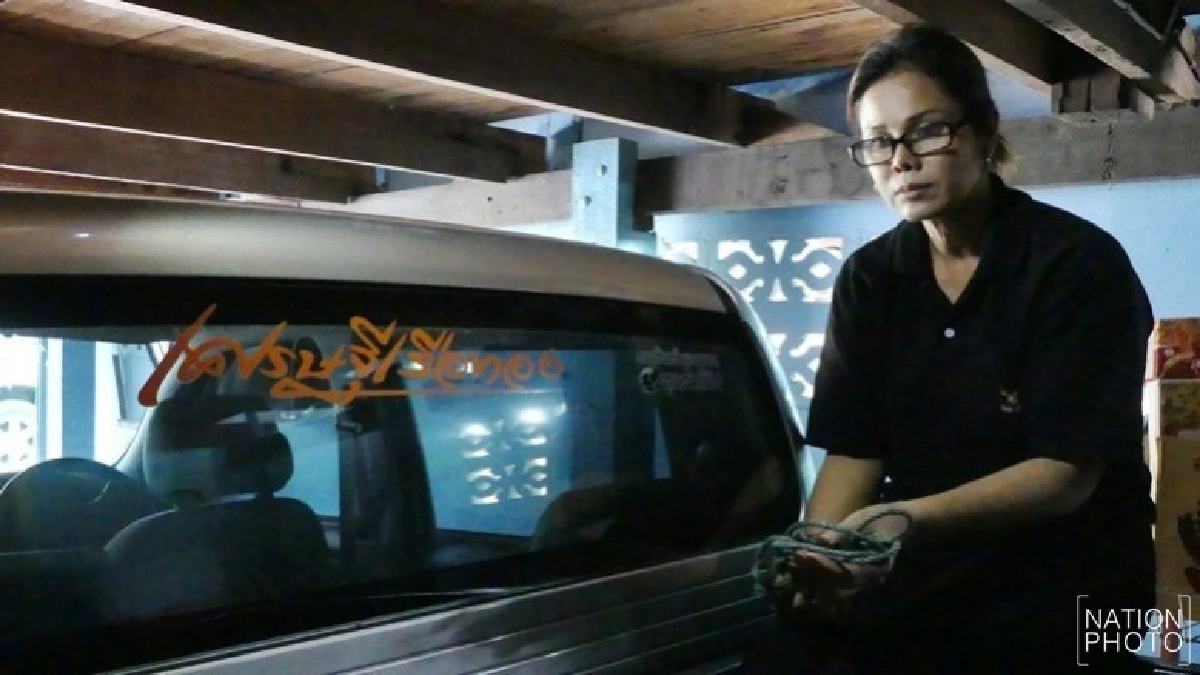 สาวผูกท่อฟาดหน้าลุงซ้อนจยย.ดับโร่ขอโทษ