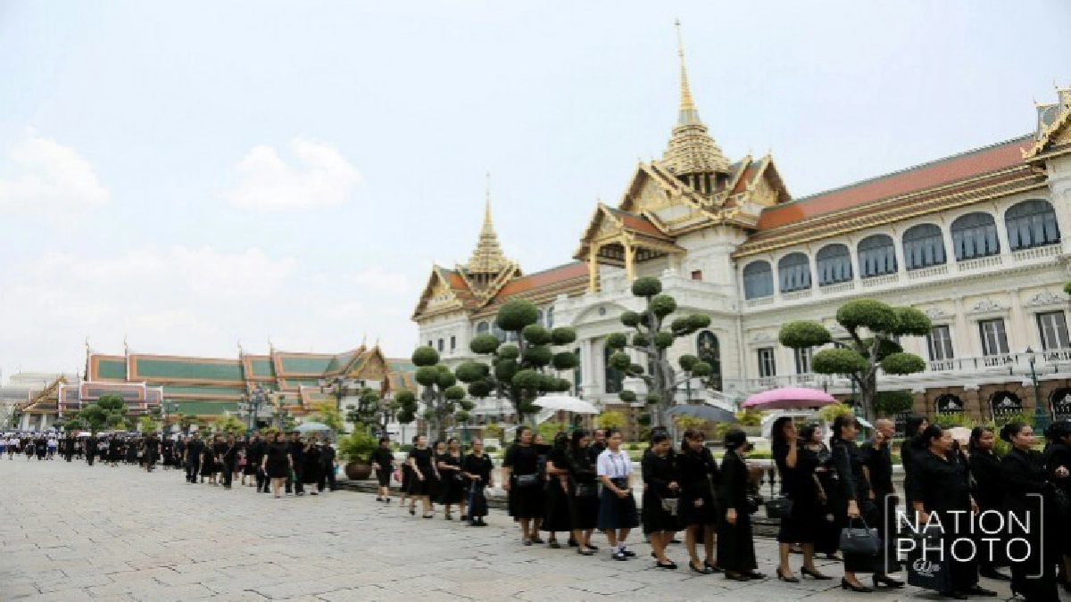 ในหลวง ร.9 ทรงเป็นแบบอย่างในการใช้ชีวิตอย่างพอเพียง ในหลวง ร.9 ทรงเป็นแบบอย่างในการใช้ชีวิตอย่างพอเพียง