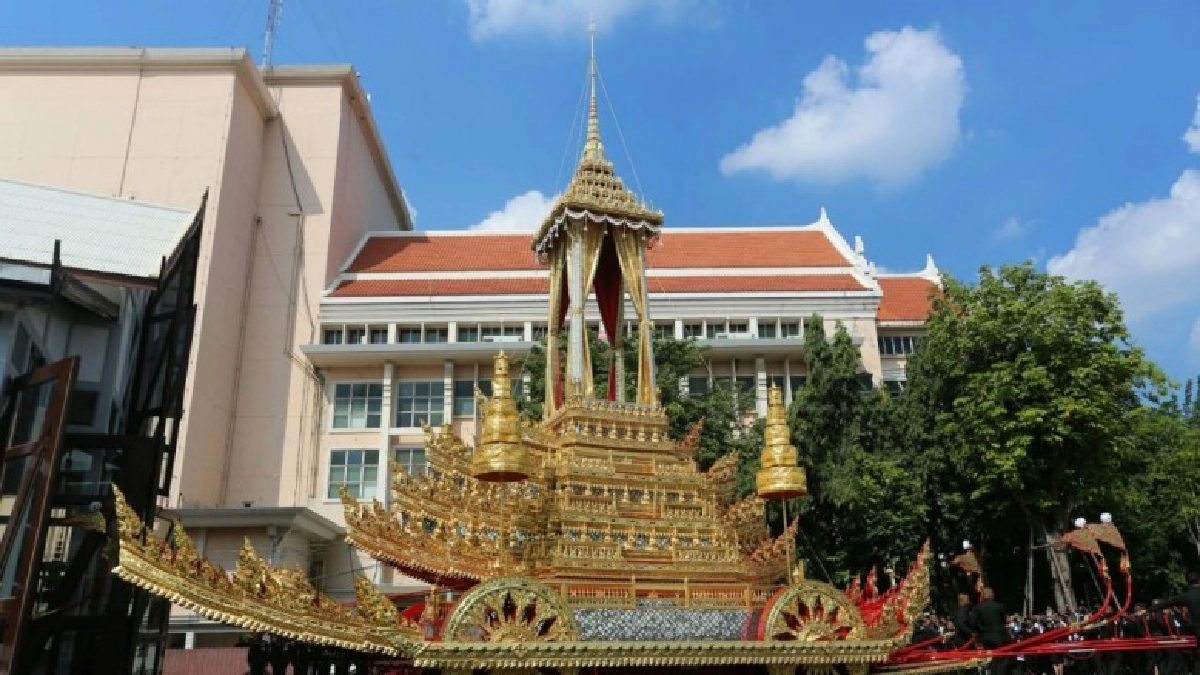 นายกฯบวงสรวงอัญเชิญราชรถหลังบูรณะ นายกฯบวงสรวงอัญเชิญราชรถหลังบูรณะ