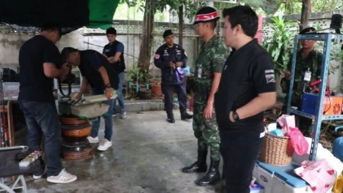 ตร.-ทหารบุกค้นสิ่งผิดกม.3จุดย่านฝั่งธน ตร.-ทหารบุกค้นสิ่งผิดกม.3จุดย่านฝั่งธน
