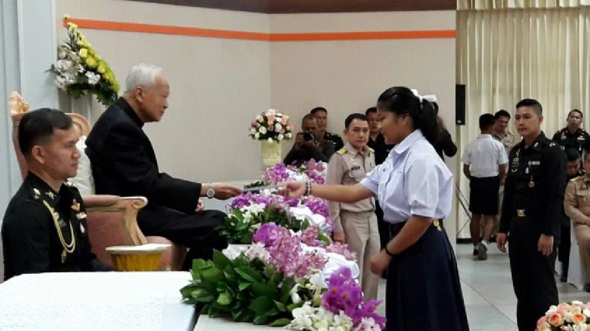 "ป๋าเปรม"เผยในหลวงรัชกาลที่ 9 ทรงรับสั่งให้ช่วยกันผลิตคนดี "ป๋าเปรม"เผยในหลวงรัชกาลที่ 9 ทรงรับสั่งให้ช่วยกันผลิตคนดี