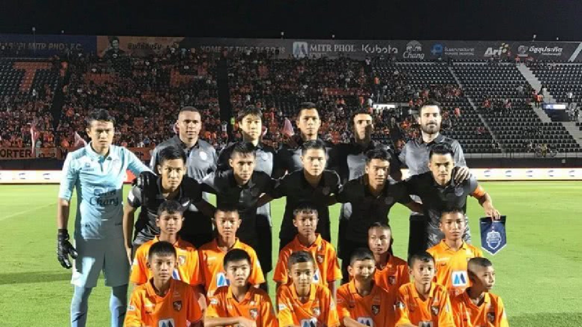 "บุรีรัมย์"บุกอัด"ราชบุรี"2-0นำจ่าฝูงต่อ "บุรีรัมย์"บุกอัด"ราชบุรี"2-0นำจ่าฝูงต่อ