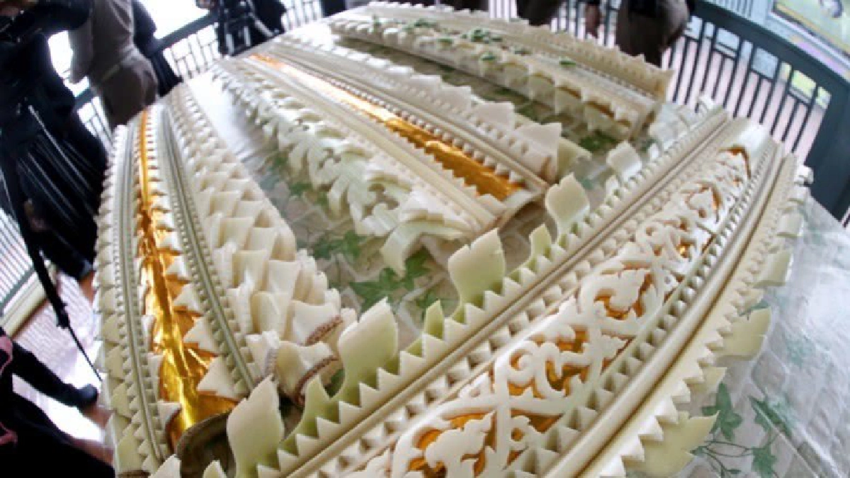 ปชช.ร่วมส่งดอกเข็ม 4 แสนดอก ประดับม่านพระจิตกาธาน ปชช.ร่วมส่งดอกเข็ม 4 แสนดอก ประดับม่านพระจิตกาธาน