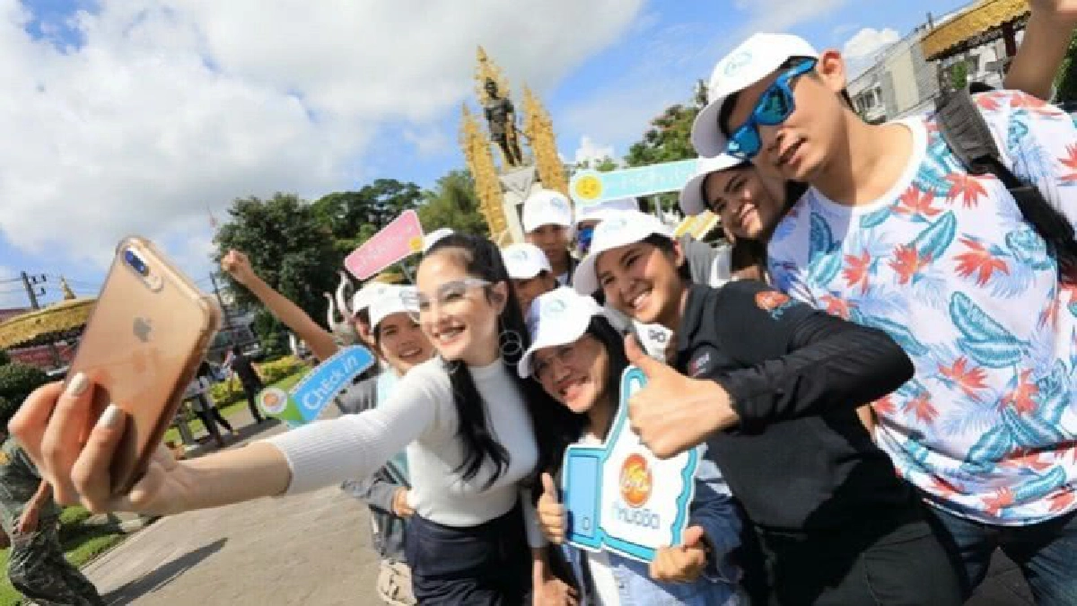 'ขวัญ' ขอเป็นไกด์พาเที่ยวเชียงราย 'ขวัญ' ขอเป็นไกด์พาเที่ยวเชียงราย