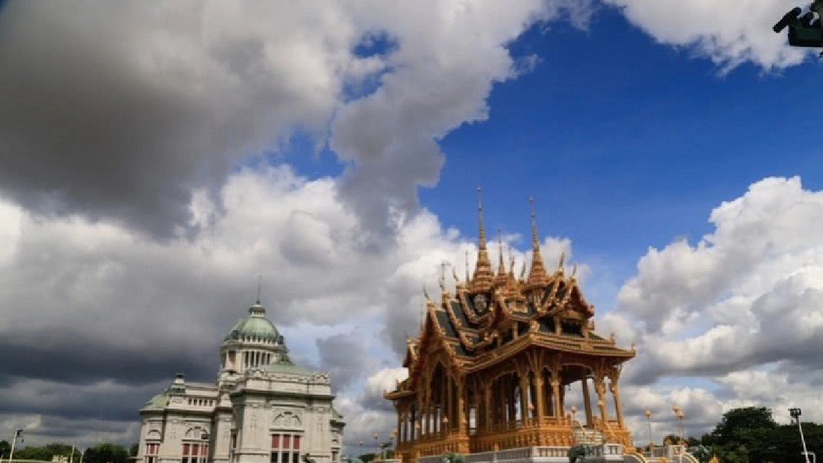 นักท่องเที่ยวหลั่งไหลเข้าชมพระที่นั่งอนันตสมาคม(ภาพชุด) นักท่องเที่ยวหลั่งไหลเข้าชมพระที่นั่งอนันตสมาคม(ภาพชุด)