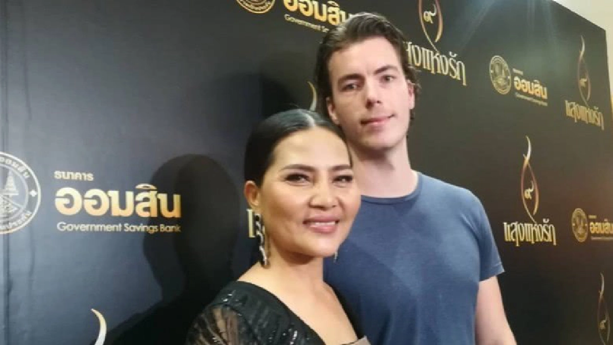 หวานที่สุด! 'วาวเตอร์' ประกาศ 'สุนารี' ยิ่งกว่ารักแรกพบ(คลิป หวานที่สุด! 'วาวเตอร์' ประกาศ 'สุนารี' ยิ่งกว่ารักแรกพบ(คลิป