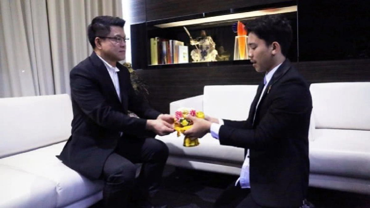 'เบิ้ล ปทุมราช' ขอขมาลาบวช ก่อนเข้ากรมฯ 'เบิ้ล ปทุมราช' ขอขมาลาบวช ก่อนเข้ากรมฯ
