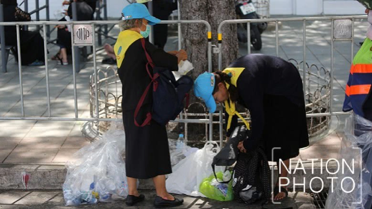 โปรดเกล้าฯ จิตอาสาปรับปรุงภูมิทัศน์สนามหลวง โปรดเกล้าฯ จิตอาสาปรับปรุงภูมิทัศน์สนามหลวง
