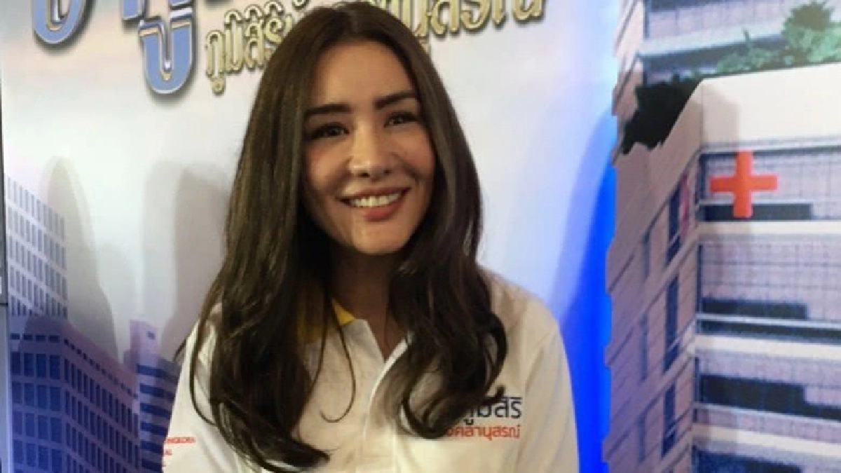 รู้หรือยังว่า...คุณแม่ของ ‘นิโคล’ และ ‘หนุ่ม’ สนิทกัน (คลิป) รู้หรือยังว่า...คุณแม่ของ ‘นิโคล’ และ ‘หนุ่ม’ สนิทกัน (คลิป)