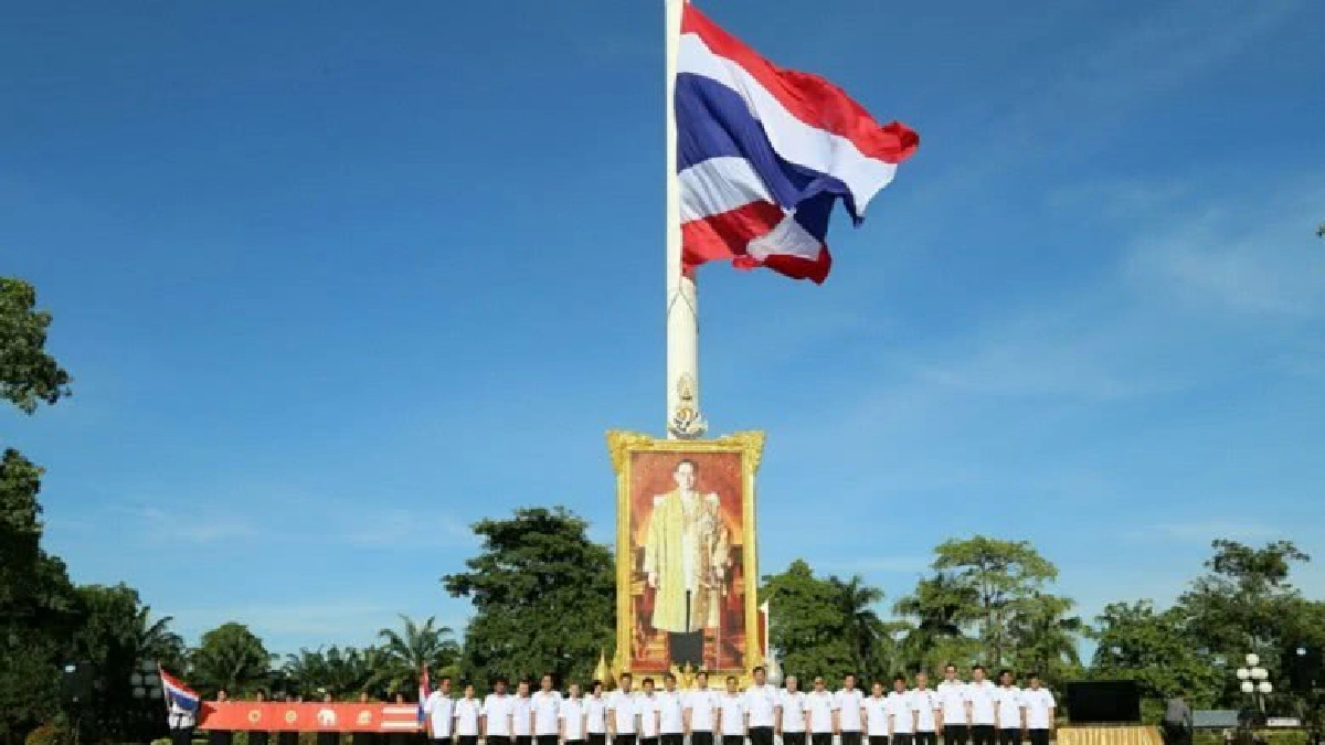 ปลัดสธ.นำข้าราชการร้องเพลงชาติเนื่องในวันพระราชทานธงชาติไทย
