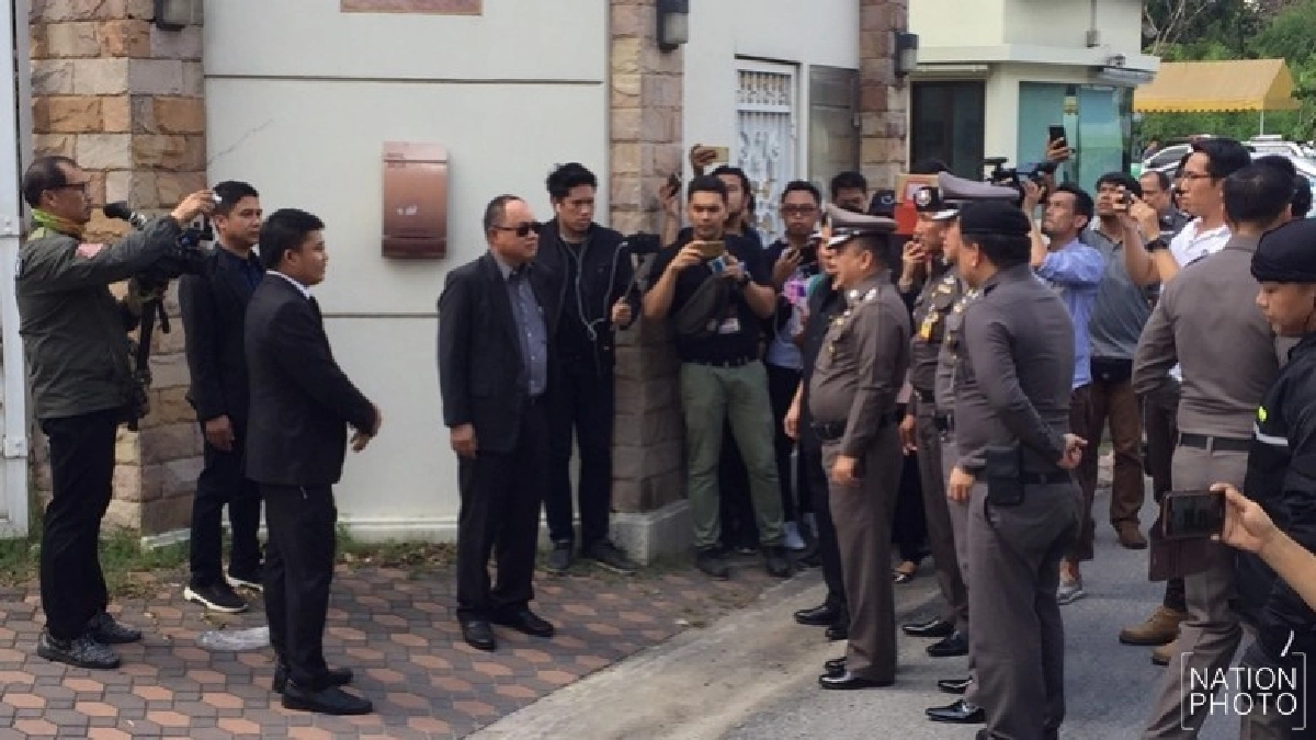 (คลิป) ค้นบ้าน‘ยิ่งลักษณ์’ (คลิป) ค้นบ้าน‘ยิ่งลักษณ์’