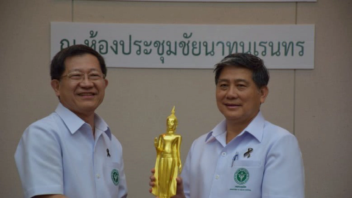 "หมอโสภณ"อำลามอบ“พระร่วงโรจนฤทธิ์ ปางห้ามญาติ”ให้ปลัดสธ.ใหม่