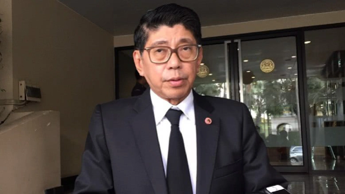 "วิษณุ" ชี้ ถอนพาสปอร์ต "ยิ่งลักษณ์" ไม่ต้องใช้ ม.44 "วิษณุ" ชี้ ถอนพาสปอร์ต "ยิ่งลักษณ์" ไม่ต้องใช้ ม.44