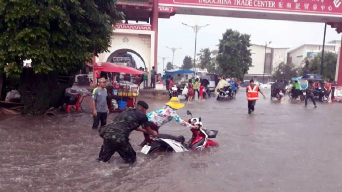 น้ำท่วม!! ตลาดโรงเกลือ