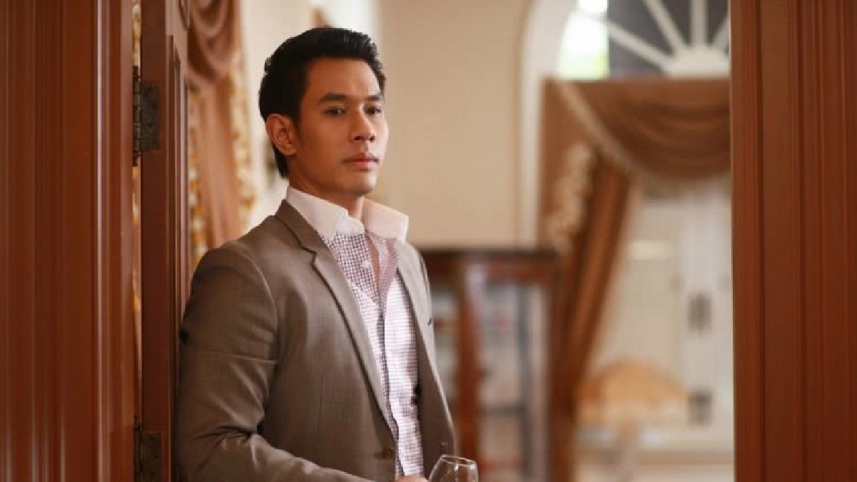 'อ๋อม' ปลื้มเป็นหนุ่มนักเรียนนอก 'อ๋อม' ปลื้มเป็นหนุ่มนักเรียนนอก
