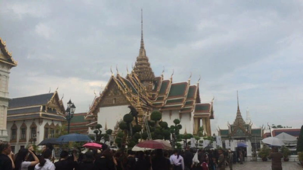 วันเดียวประชาชนหลั่งไหลกราบพระบรมศพรวมแสนคน