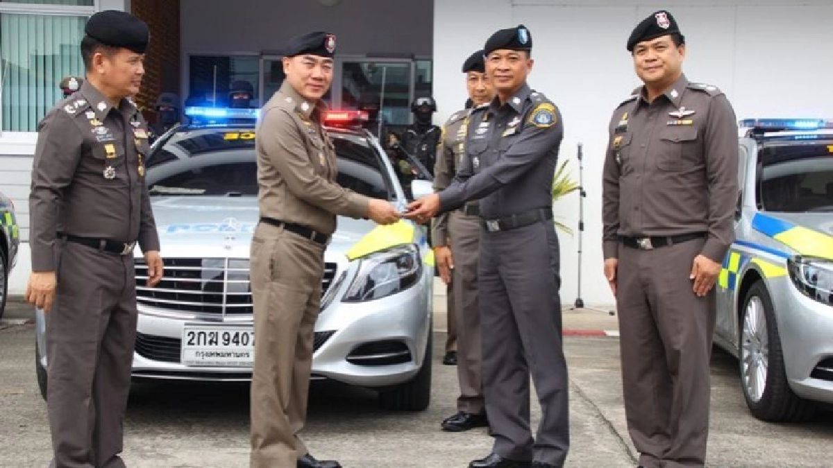 ผบ.ตร.รับมอบรถสมรรถนะสูงใช้ภารกิจถวายความปลอดภัยขบวนเสด็จฯ ผบ.ตร.รับมอบรถสมรรถนะสูงใช้ภารกิจถวายความปลอดภัยขบวนเสด็จฯ
