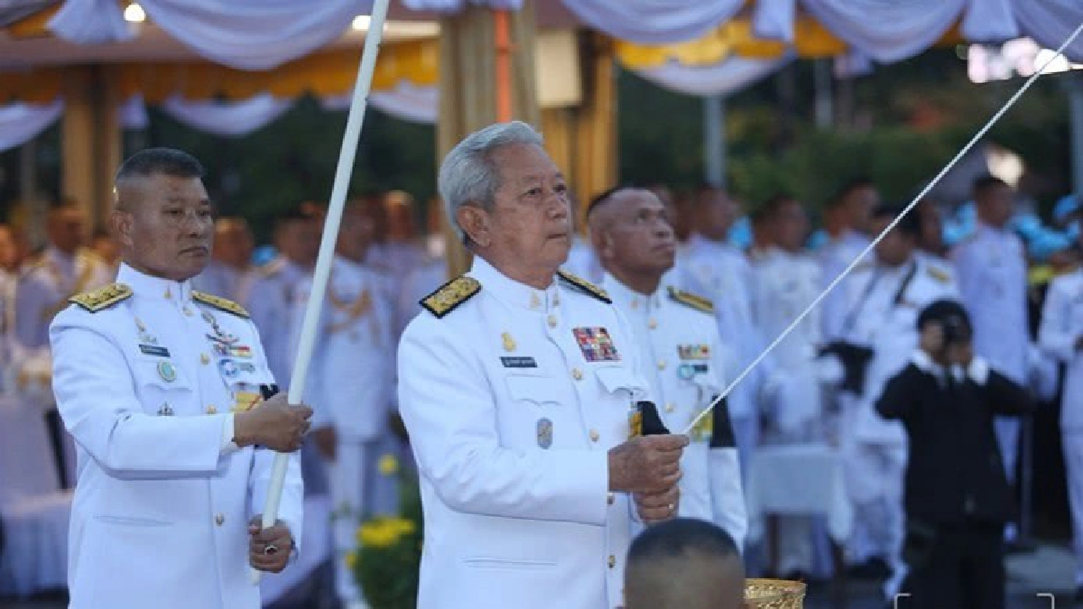 ผู้แทนพระองค์ฯยกนพปฎลเศวตฉัตรยอดพระเมรุมาศ (ภาพชุด) ผู้แทนพระองค์ฯยกนพปฎลเศวตฉัตรยอดพระเมรุมาศ (ภาพชุด)