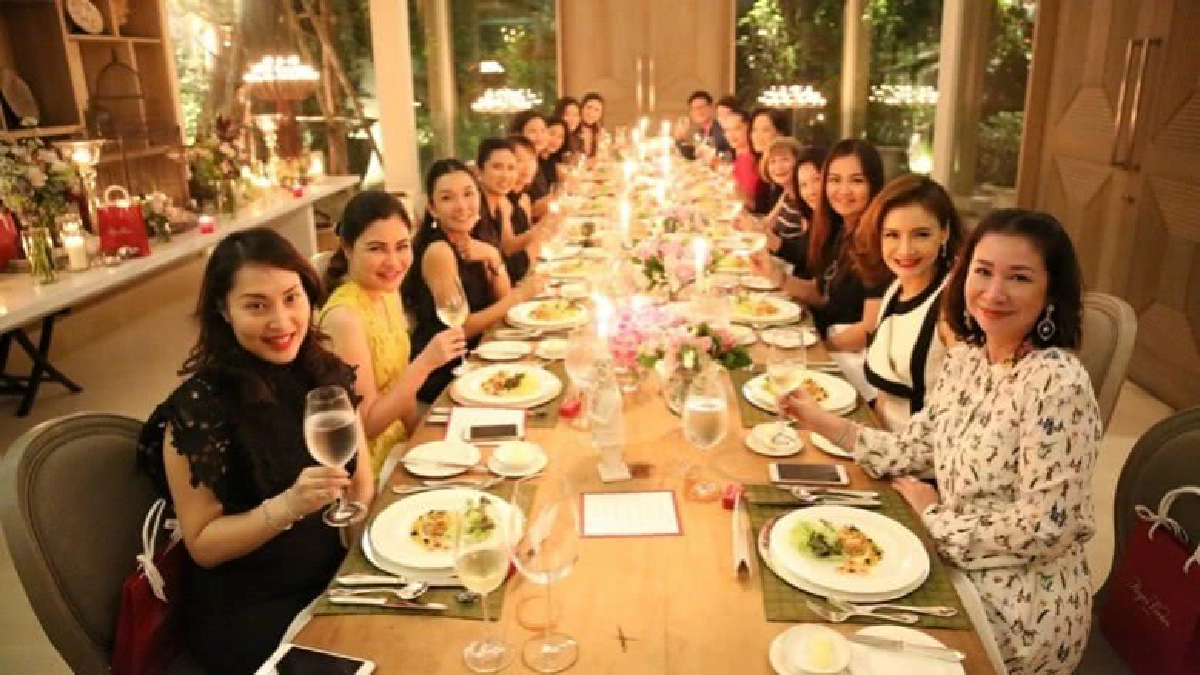 สังสรรค์เฮฮาประสาหญิงเก่ง