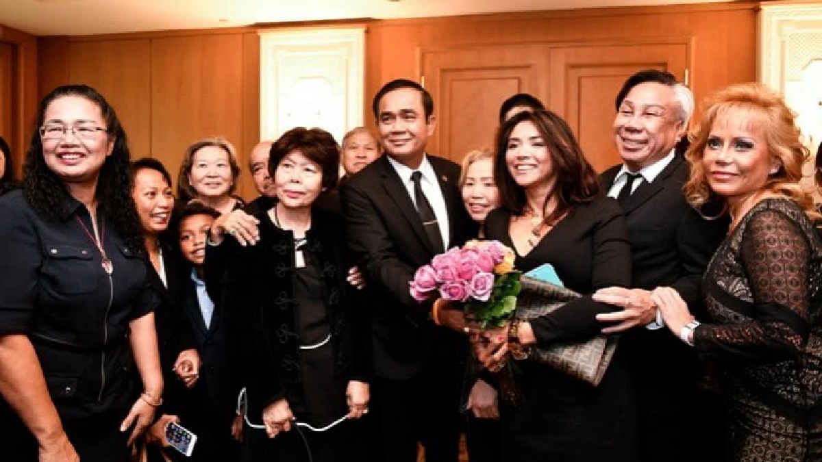 คนไทยในสหรัฐฯ เชียร์ "บิ๊กตู่" อยู่ต่อ คนไทยในสหรัฐฯ เชียร์ "บิ๊กตู่" อยู่ต่อ