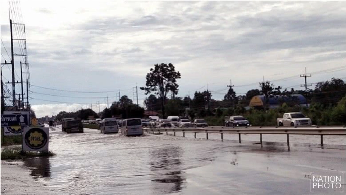 ฝนถล่มสระแก้ว! น้ำทะลักท่วม ถ.สุวรรณศร