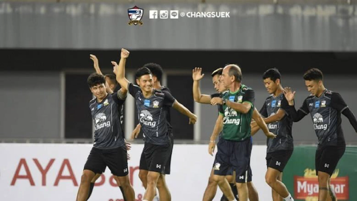 "ช้างศึก"ถึงสนามแข่งพร้อมลุยเมียนมา(คลิป) "ช้างศึก"ถึงสนามแข่งพร้อมลุยเมียนมา(คลิป)