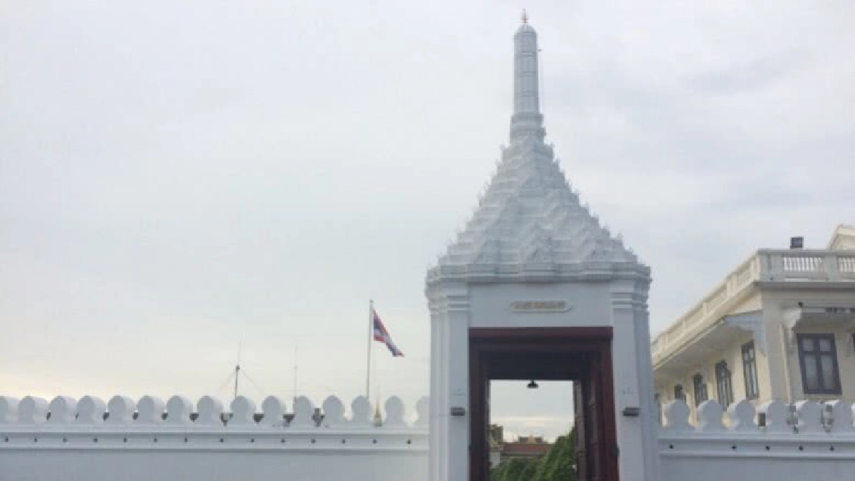 สมเด็จพระเจ้าอยู่หัว โปรดให้พสกนิกรเข้ากราบพระบรมศพจนครบ สมเด็จพระเจ้าอยู่หัว โปรดให้พสกนิกรเข้ากราบพระบรมศพจนครบ