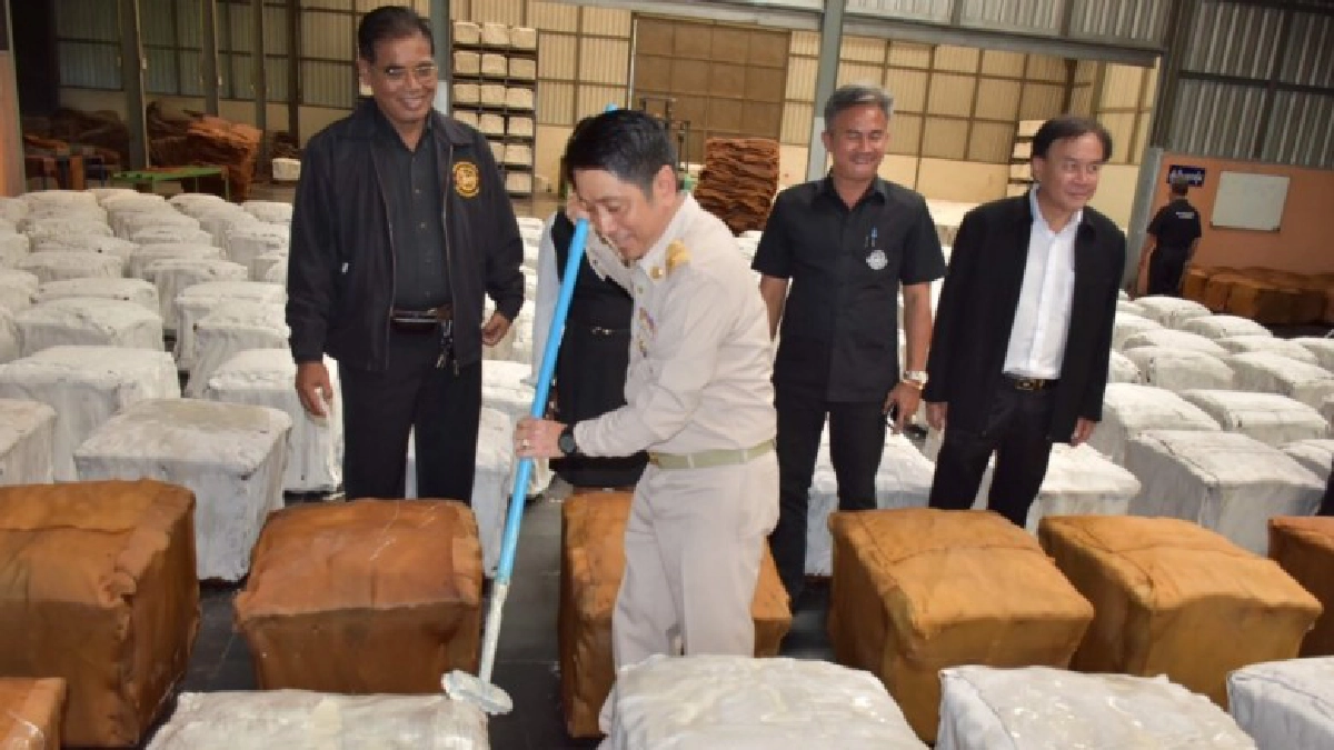 กยท.ตรังเปิดตลาดเครือข่ายตลาดกลางยางพาราแห่งแรก 