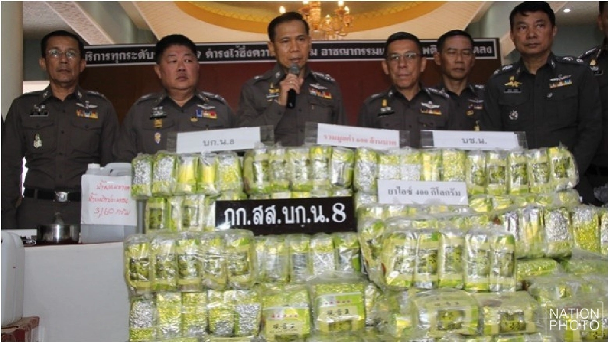 รวบคารถตู้! หนุ่ม 20 ขนยาบ้า 7.2 หมื่นเม็ด รวบคารถตู้! หนุ่ม 20 ขนยาบ้า 7.2 หมื่นเม็ด