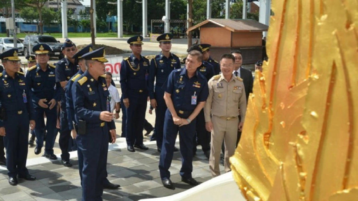 ผบ.ทอ." เผย พระเมรุมาศจำลอง ใกล้เสร็จแล้วพร้อมรองรับประชาชน ผบ.ทอ." เผย พระเมรุมาศจำลอง ใกล้เสร็จแล้วพร้อมรองรับประชาชน