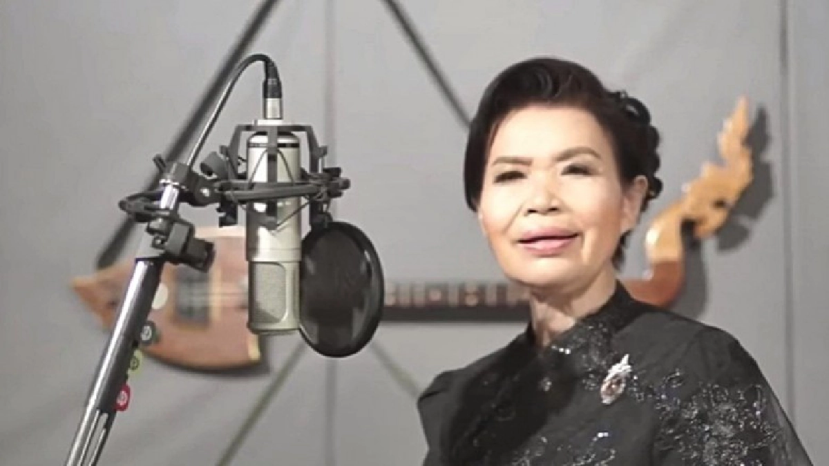 (คลิป)ครั้งแรกประวัติศาสตร์หมอลำสดุดี‘ในหลวงเป็นภาษาอังกฤษ