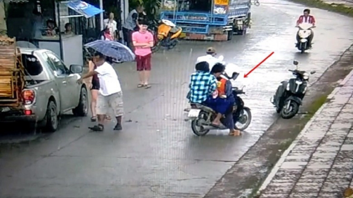 (คลิป) ชัดๆนาทีวินจยย.ฉกกระเป๋าตังค์ (คลิป) ชัดๆนาทีวินจยย.ฉกกระเป๋าตังค์