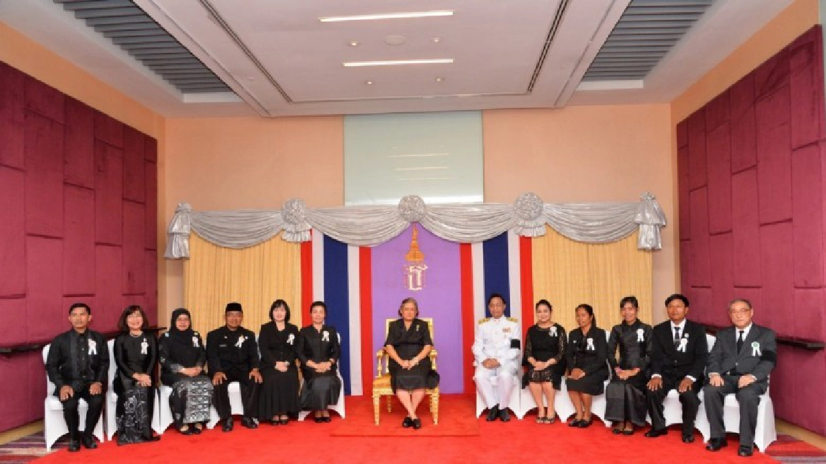 สมเด็จพระเทพฯทรงแนะ "ครูต้องแสวงหาความรู้เสมอ" สมเด็จพระเทพฯทรงแนะ "ครูต้องแสวงหาความรู้เสมอ"