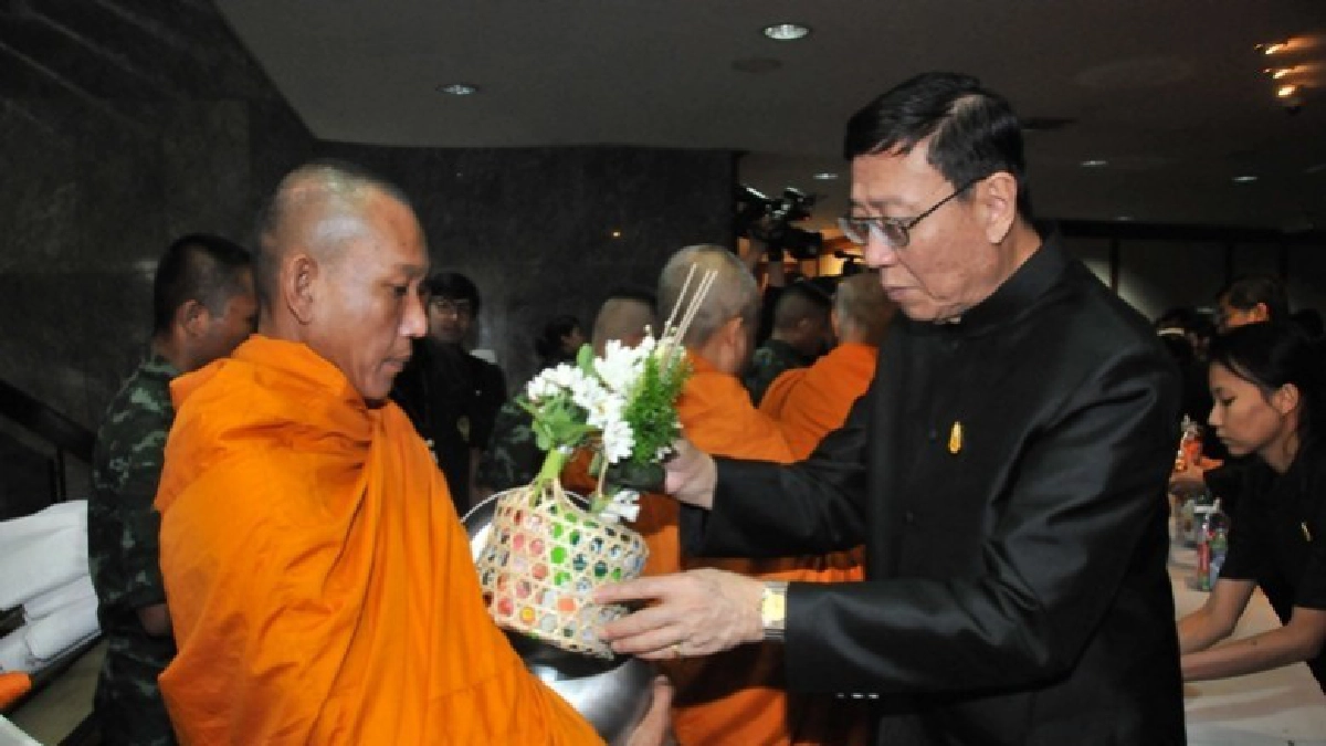 สนช.จัดพิธีทำบุญตักบาตรถวายพระราชกุศล ในหลวง ร.9 