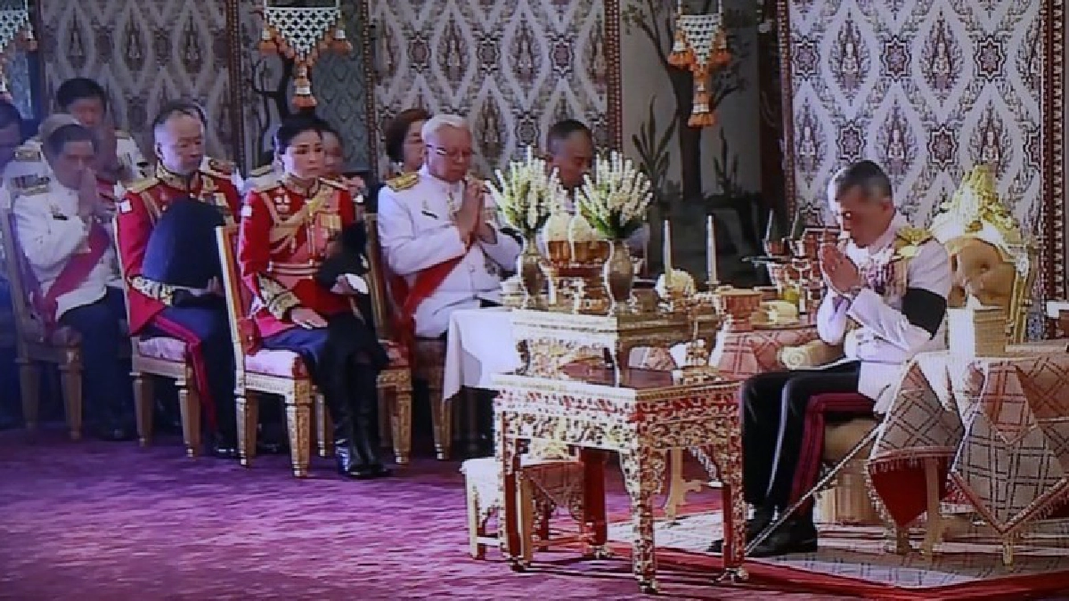 ร.10 เสด็จฯ บำเพ็ญพระราชกุศลครบ 1 ปีวันสวรรคต ในหลวง ร.9