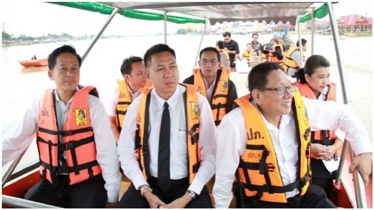 ประตูระบายน้ำบางหลวงเชียงรากแตก!!น้ำทะลัก!!