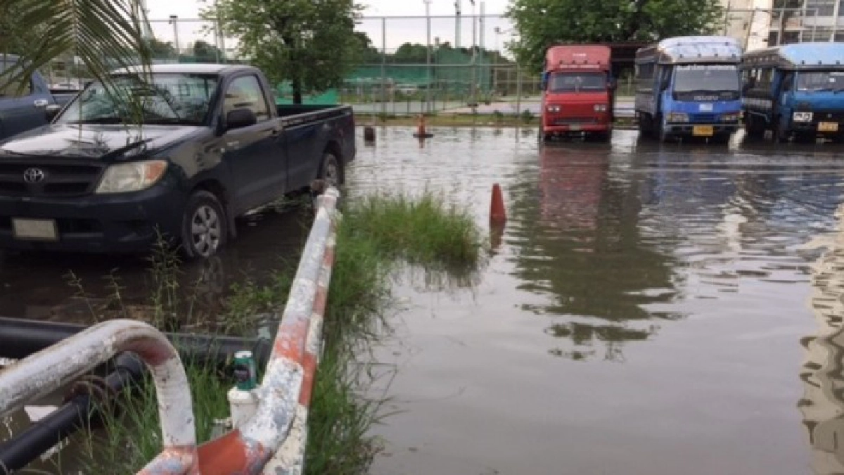 คนกรุงอ่วม!! ฝนตกหนัก น้ำท่วมหลายจุด!! 