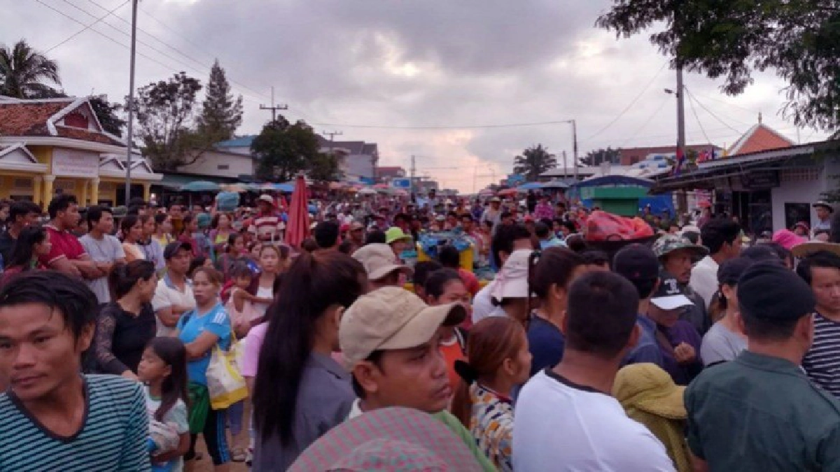 เขมรกว่าพันคนปิดด่านเขาดินไม่ให้สินค้าเกษตรมาขาย เขมรกว่าพันคนปิดด่านเขาดินไม่ให้สินค้าเกษตรมาขาย