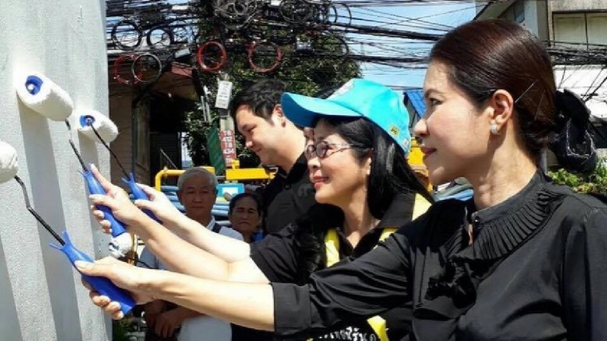 หญิงหน่อย นำปชช. ทำความดีถวายในหลวงร.9
