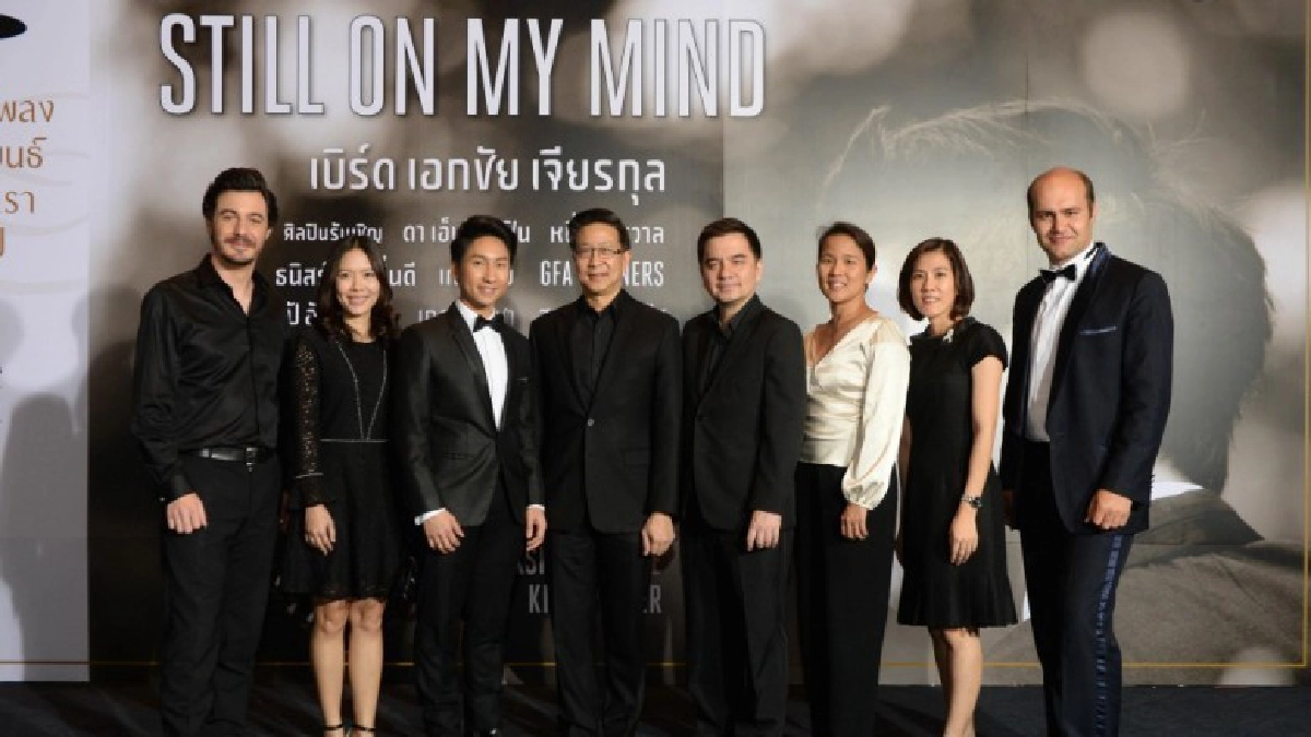 'เบิร์ด' นำทีมศิลปินขึ้นคอนเสิร์ต 'เบิร์ด' นำทีมศิลปินขึ้นคอนเสิร์ต