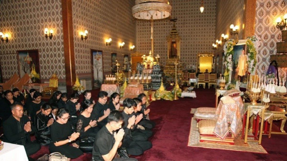 กราบมากแค่ไหน คงเทียบไม่ได้กับพระมหากรุณาธิคุณ