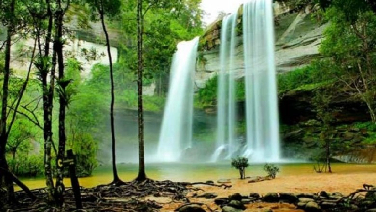 น้ำตกห้วยหลวง อุบลราชธานี จ.อุบลราชธานี