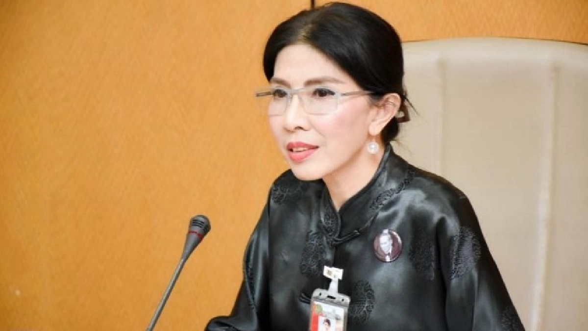 "ในหลวง" พระราชทาน "ไฟหลวงพระราชทาน" แก่นายกฯ "ในหลวง" พระราชทาน "ไฟหลวงพระราชทาน" แก่นายกฯ