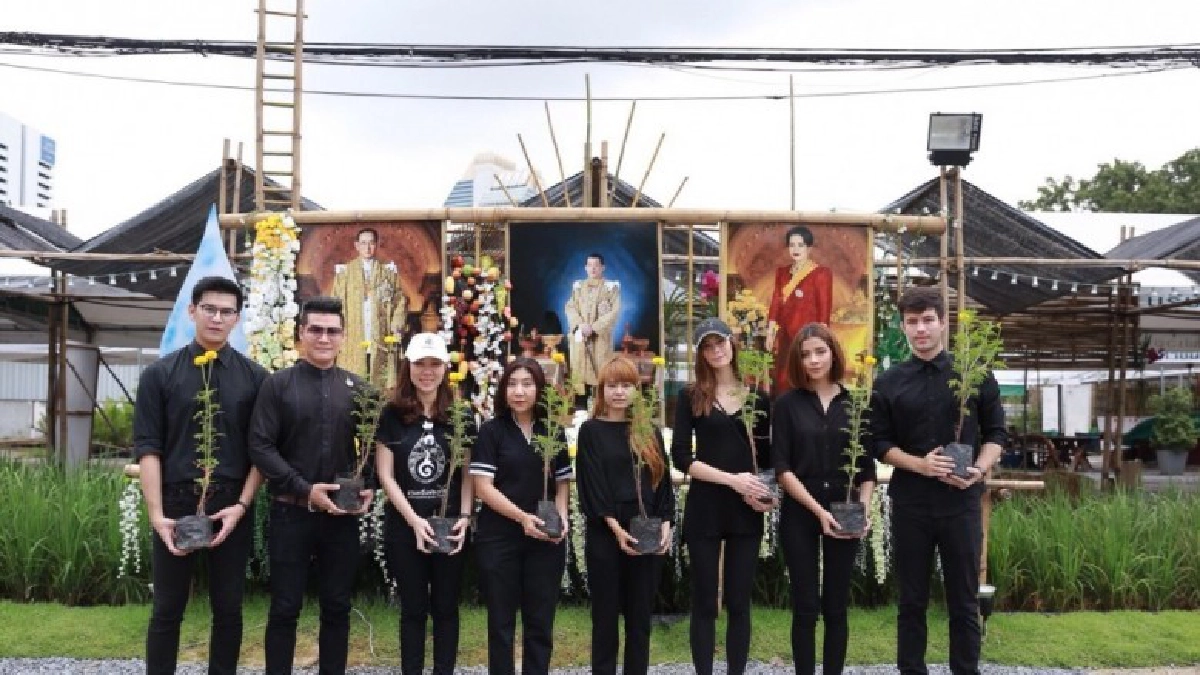 ทีมนักแสดง 'รักร้าย' ร่วมปลูกดอกดาวเรือง