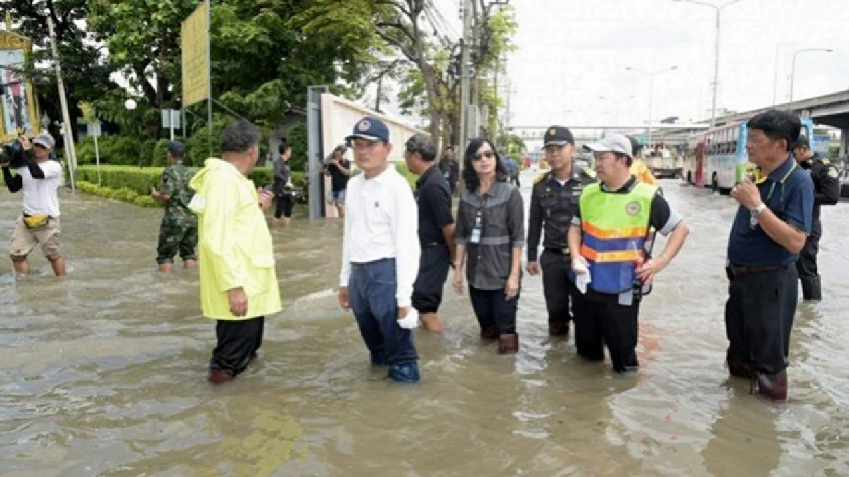 ฝนตกหนักเต็มพื้นที่ ทำกรุงเทพฯจมน้ำ ฝนตกหนักเต็มพื้นที่ ทำกรุงเทพฯจมน้ำ