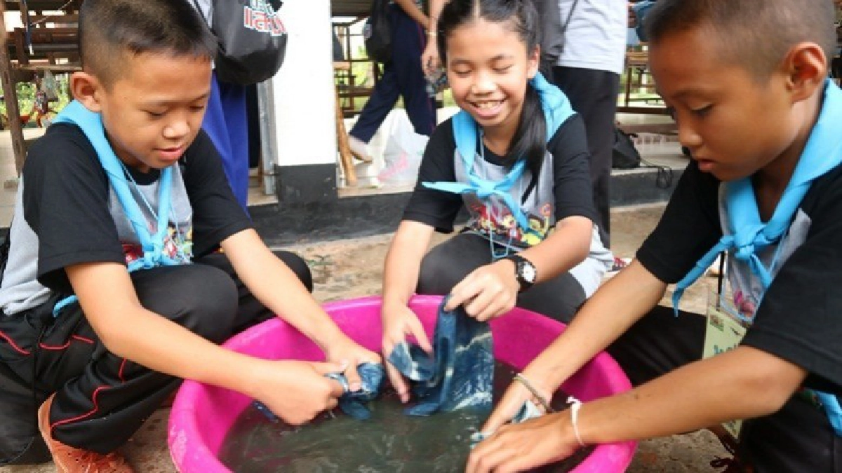 “เรียนรู้ตามรอยพระราชา”