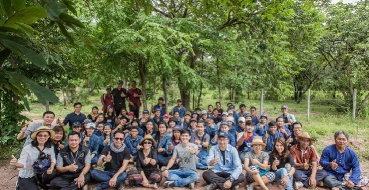 'อ๊อฟ'นำทีมร้องเพลง 'ต้นไม้ของพ่อ' กลางป่าชุมชน (คลิป) 'อ๊อฟ'นำทีมร้องเพลง 'ต้นไม้ของพ่อ' กลางป่าชุมชน (คลิป)